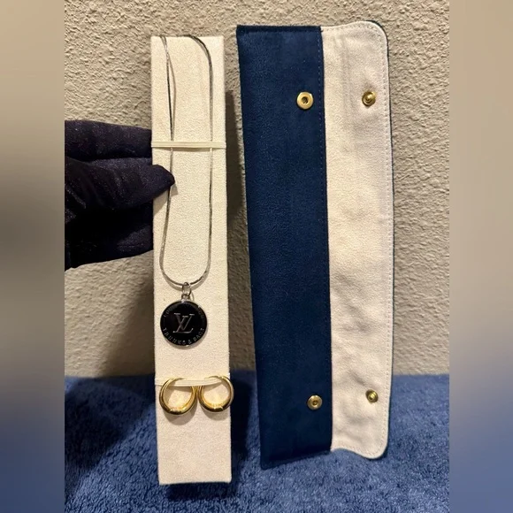 Louis Vuitton Watch & Jewelry Travel Case with Double Snap Closure - Picture 9 of 10